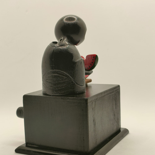 神戸人形 西瓜】つまみを回せば黄泉(よみ)返る、かわいいお化けの