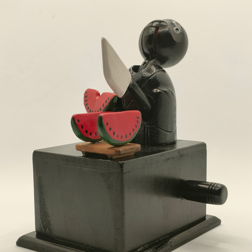 神戸人形 西瓜】つまみを回せば黄泉(よみ)返る、かわいいお化け