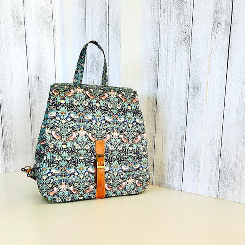 美品✨大人気 レスポートサック いちご泥棒 リュック 花柄 鳥 コーティング加工 美品✨大人気 レスポートサック いちご泥棒 リュック 花柄 鳥