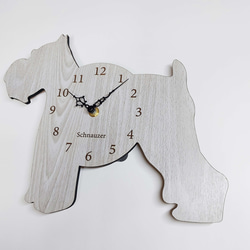 【期間限定プレゼント】ミニチュアシュナウザー 壁掛け時計 薄グレー木目 静音時計 2枚目の画像