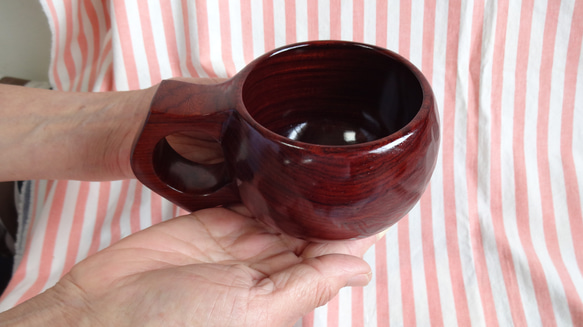 紫檀の一木彫りコーヒーカップ. 1枚目の画像