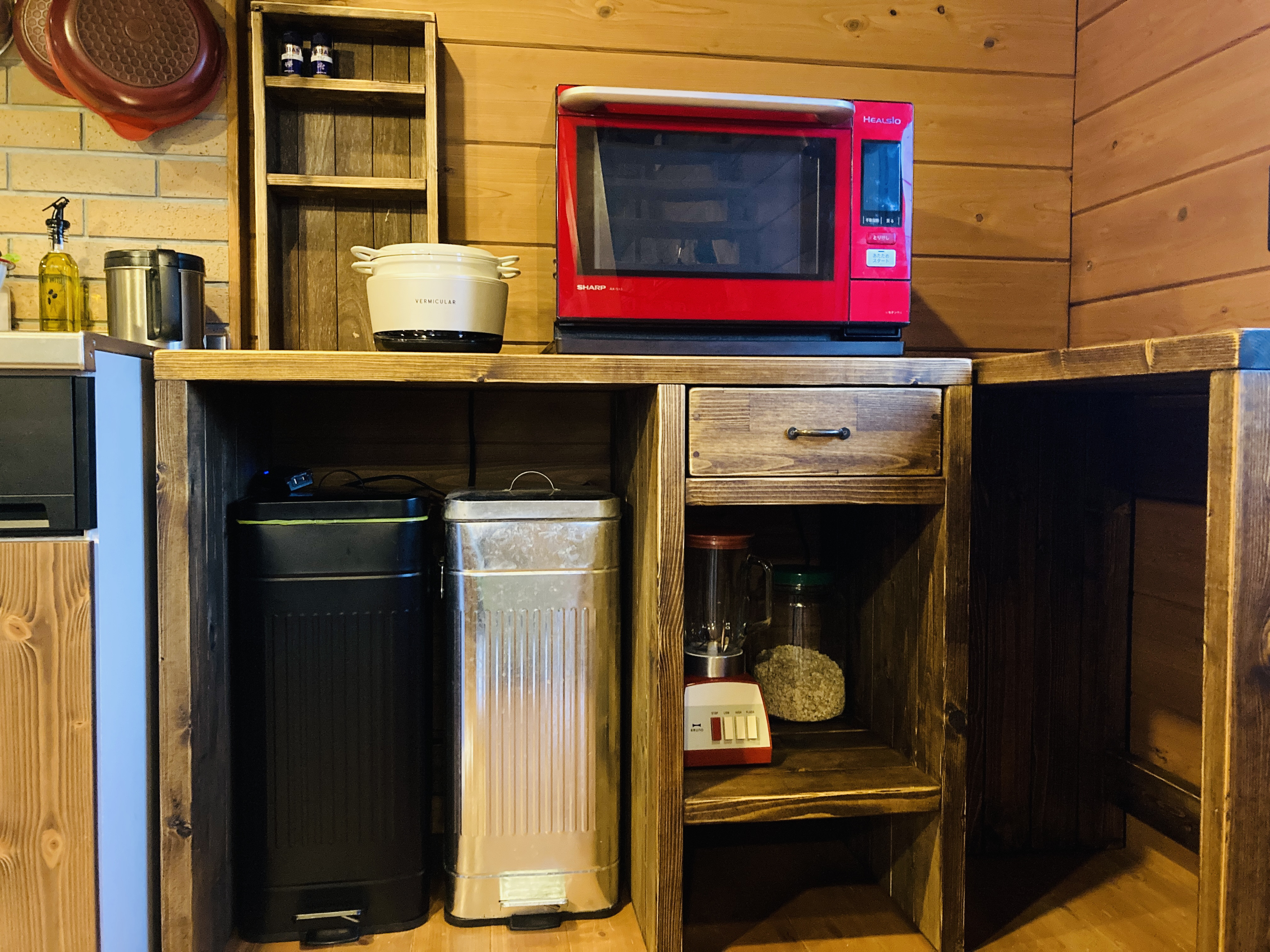 ログハウス　男前な作業台　キッチンラック　ゴミ箱収納　アンティーク風　デスク　取手や色を選択可　サイズもオーダー変更