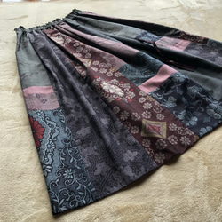 アンティーク大島紬のパッチワークスカート　赤紫　裏地付き　着物リメイク 2枚目の画像