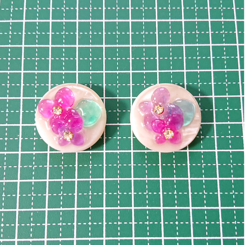 お花ボタン☆2個 k44 パープル/フラワー/レジン/ボタン/カボション 