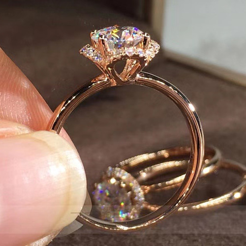 newデザイン】黄金薔薇モアサナイト ダイヤリングK18PG