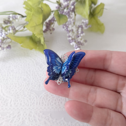 【帯留め♪】オオルリアゲハ。 鮮やかなサファイアカラーの蝶々帯留め。青い蝶。和装小物。帯飾り。『晴れやかブルー2024』 4枚目の画像