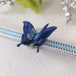 【帯留め♪】オオルリアゲハ。 鮮やかなサファイアカラーの蝶々帯留め。青い蝶。和装小物。帯飾り。『晴れやかブルー2024』 3枚目の画像