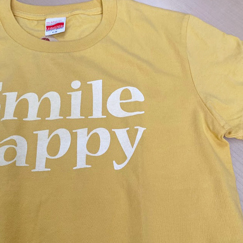 ロゴTシャツ Smile Happy マスタード レディース プリントT