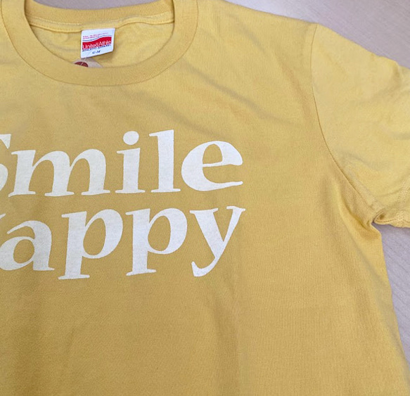 ロゴTシャツ Smile Happy マスタード　レディース　プリントTシャツ　黄色 3枚目の画像