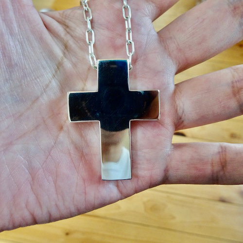 仁尾彫金『ビッグ、ゴールドブロッククロス』ハンドメイド250b