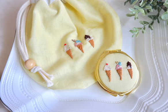 【夏の福袋】アイス刺繍の巾着・コンパクトミラー 2枚目の画像