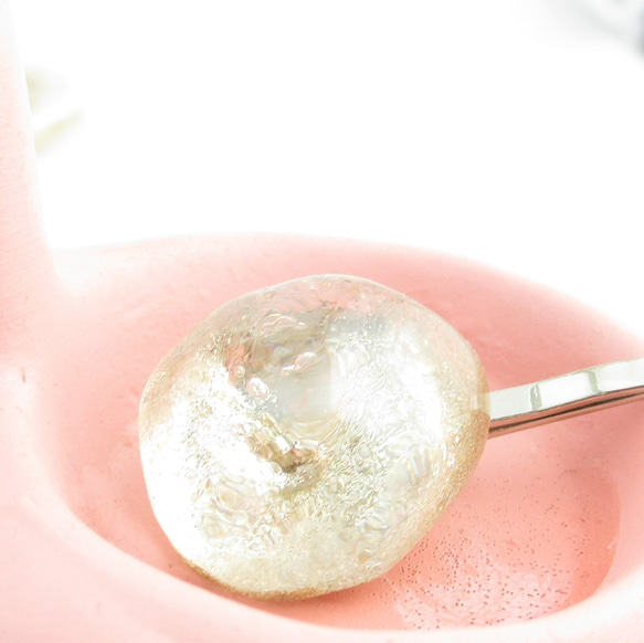 少し汗ばむ季節だから、クォーツで冷やしたシャンパンをあけちゃおう♪<1点ものヘアピン>HP124 1枚目の画像