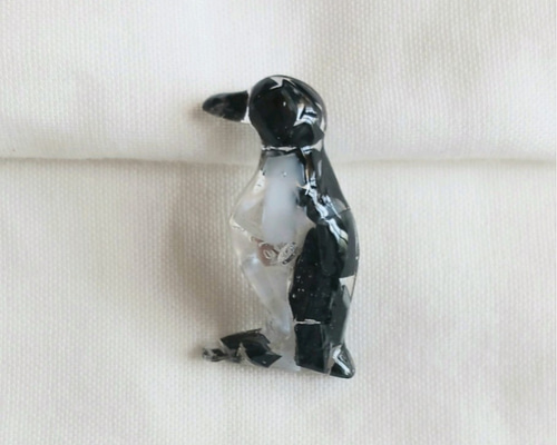 韓国　ロッテワールド限定　ピンバッジ 海洋プラスチック ピンバッジ ウミガラス オロロン鳥