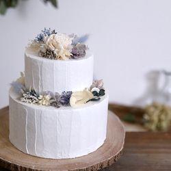 ※期間限定価格※ 本物のお花を使ったクレイ本物のお花を使ったクレイケーキ ブルー×ホワイト くすみカラーのフェイクケーキ 1枚目の画像