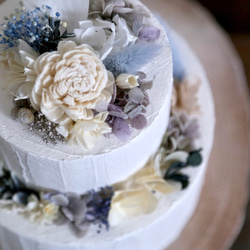 ※期間限定価格※ 本物のお花を使ったクレイ本物のお花を使ったクレイケーキ ブルー×ホワイト くすみカラーのフェイクケーキ 4枚目の画像