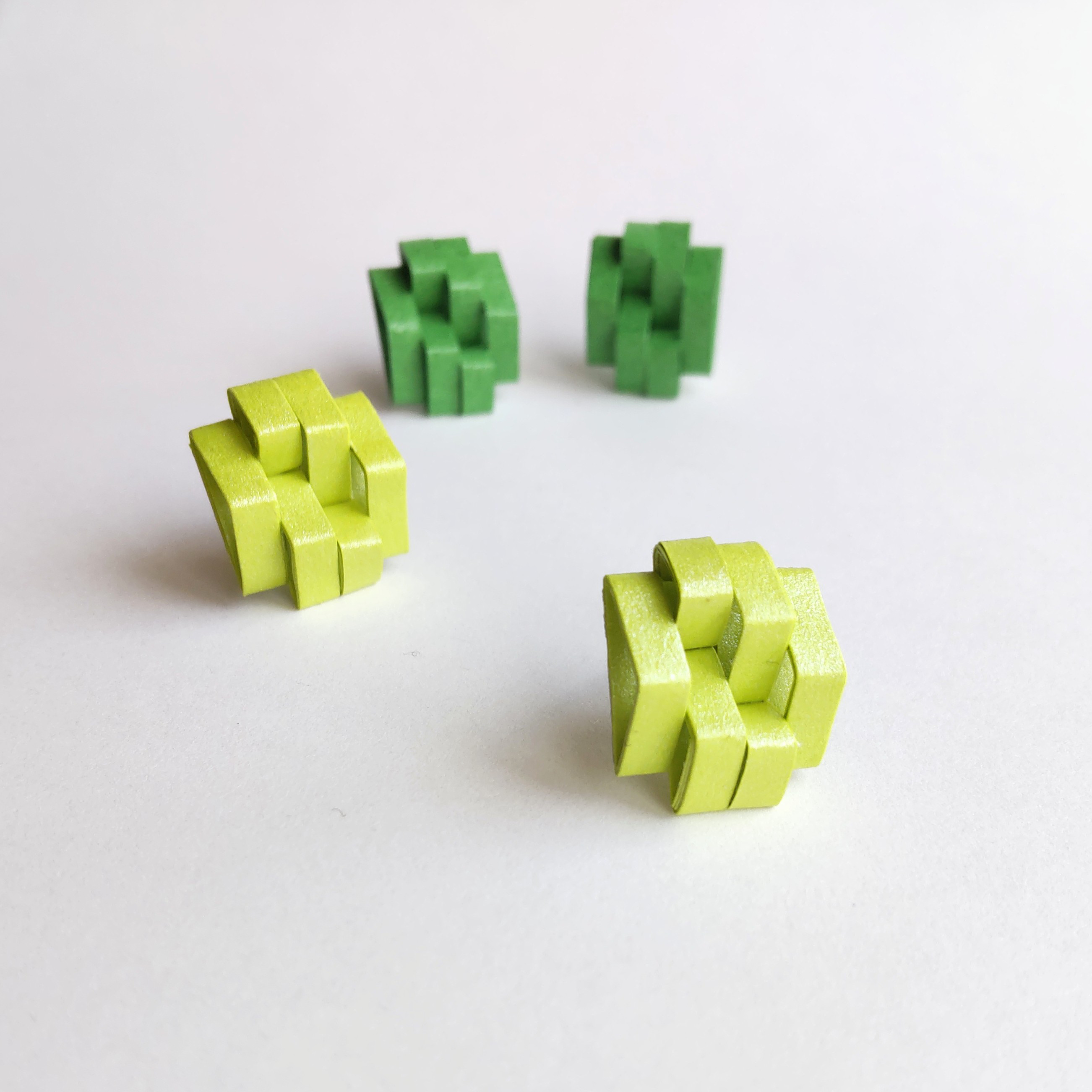 夏のグリーン 軽い紙アートイヤリング(ピアス)　美術館のような大人のシンプルアクセ　金属アレルギー対応可 5,467円