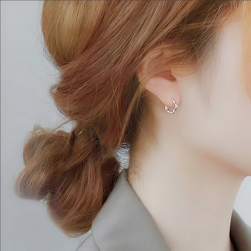 041Ar【高品質✨】フープピアス　リボン　シルバー　プラチナ仕上げ　大人可愛い it-65fbdf069c401-1200.jpg