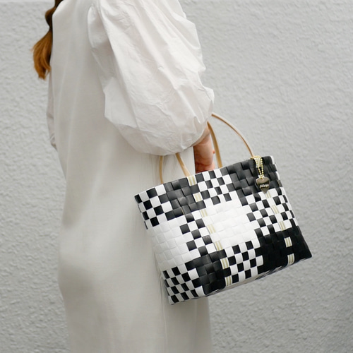 ♡２回のみ使用♡WOVEN チェック柄 かごバッグ ♡2回のみ使用♡WOVEN チェック柄 かごバッグ セール】 カゴ