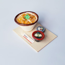 ミニチュアチャーム　ミニソーセージ　クロワッサン　親子丼　食品サンプル　3点 ミニチュアチャーム ミニソーセージ クロワッサン 親子丼 食品