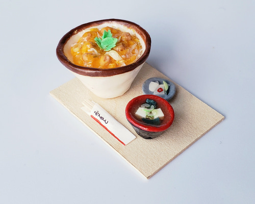 ミニチュアチャーム　ミニソーセージ　クロワッサン　親子丼　食品サンプル　3点 a595feb1f2dcce0a75f6e17a7d9ca6