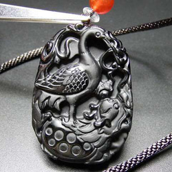 展示品鶴亀長寿天然石オブシディアン鶴亀彫り縁起物ネックレス 1枚目の画像