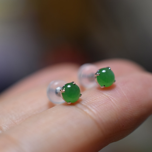 A23-1 現品 k18金 一粒 ピアス ミャンマー産 天然 本翡翠 陽緑