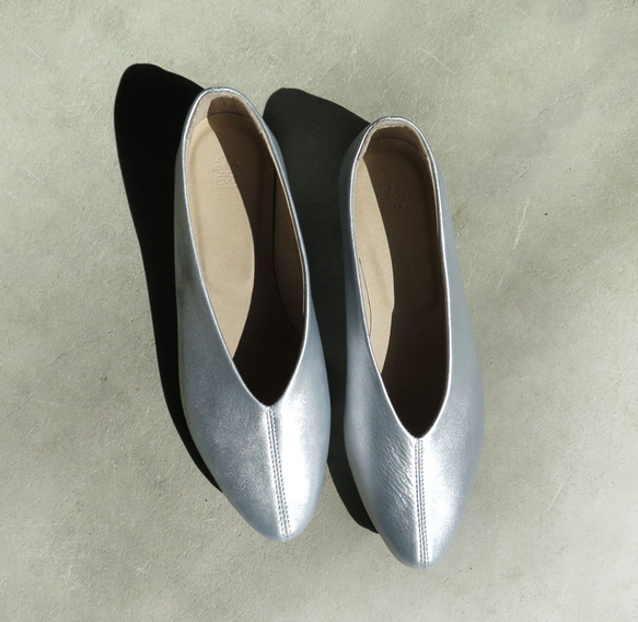 【清爽的顏色！ ] 霧面銀色真皮高跟鞋❄︎日本製❄︎ 第1張的照片