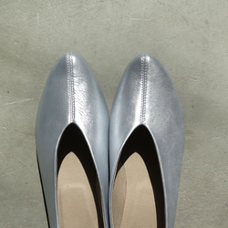【清爽的顏色！ ] 霧面銀色真皮高跟鞋❄︎日本製❄︎ 第7張的照片