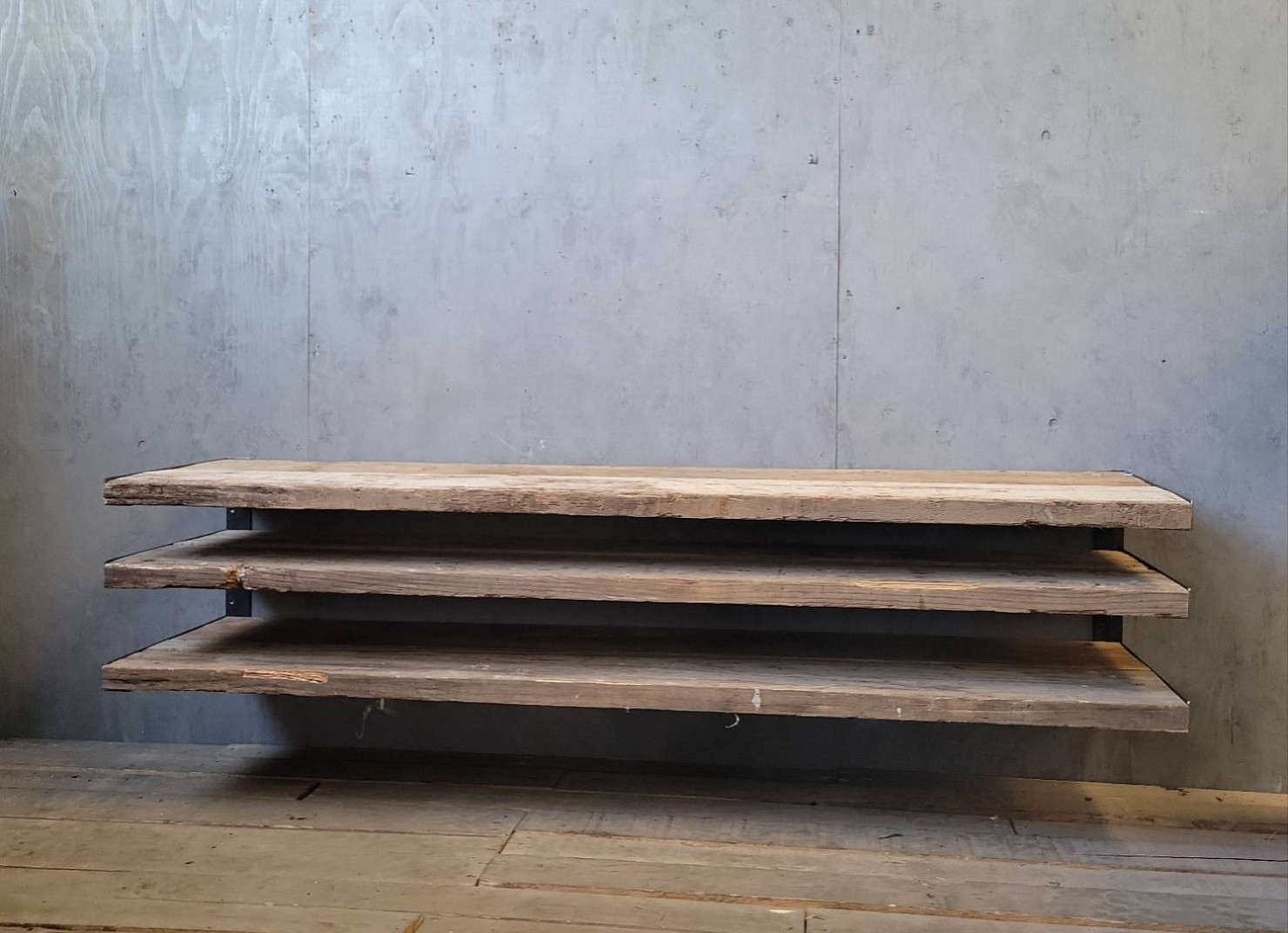 フローティング　テレビ台　テレビボード　浮いている　壁掛け　壁付け　アイアン　おしゃれ　無骨　インダストリアル