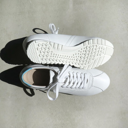 【流行白鞋！ ] 經典設計與高品質真皮！ EMA 運動鞋/白色 x 淺藍色 第9張的照片