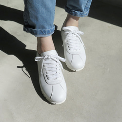 【流行白鞋！ ] 經典設計與高品質真皮！ EMA 運動鞋/白色 x 淺藍色 第3張的照片
