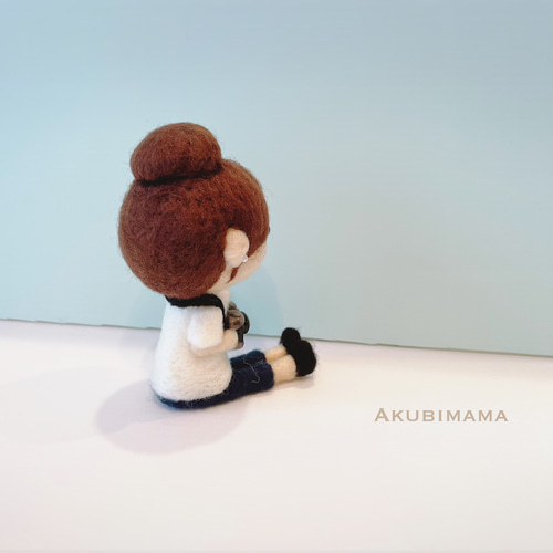 ハンドメイド 手のひらサイズの女の子 ＊ 受注製作】SNSやアイコンにもおすすめ☆手のひらサイズのカメラが好き