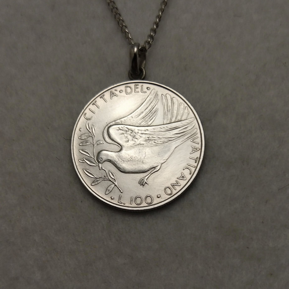 バチカン市国の鳩のコインネックレス ネックレス・ペンダント aotama  