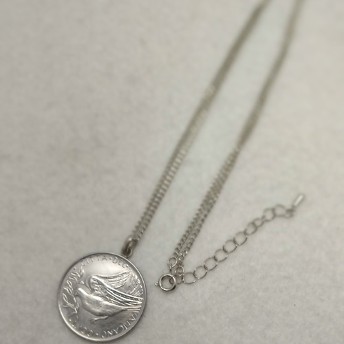 バチカン市国の鳩のコインネックレス ネックレス・ペンダント aotama  