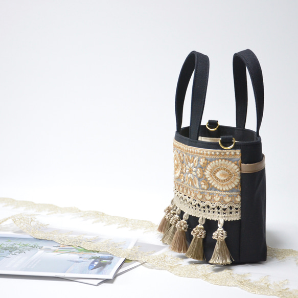 ミニサイズ　ブラック　エンブロイダリートートバッグ　インド刺繍&タッセル 3枚目の画像