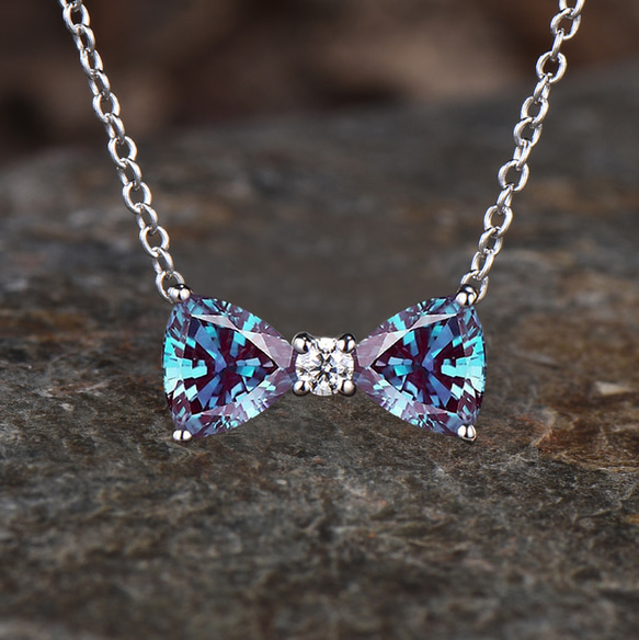 6月の誕生石アレキサンドライトネックレス蝶ネクタイちょう結び