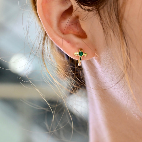 クロスモチーフ エメラルドピアスk18 | vrealitybolivia.com