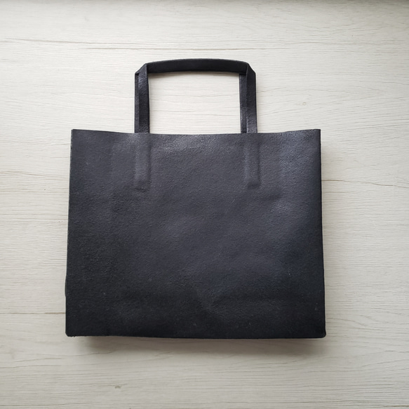 【床革】イタリアンレザーの革袋　マヤベリー　ブラック　 1枚目の画像