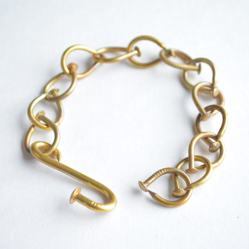 真鍮釘のチェーンブレスレット アンティークゴールドブラス