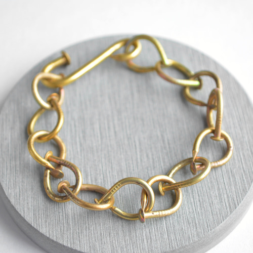 真鍮釘のチェーンブレスレット アンティークゴールドブラス
