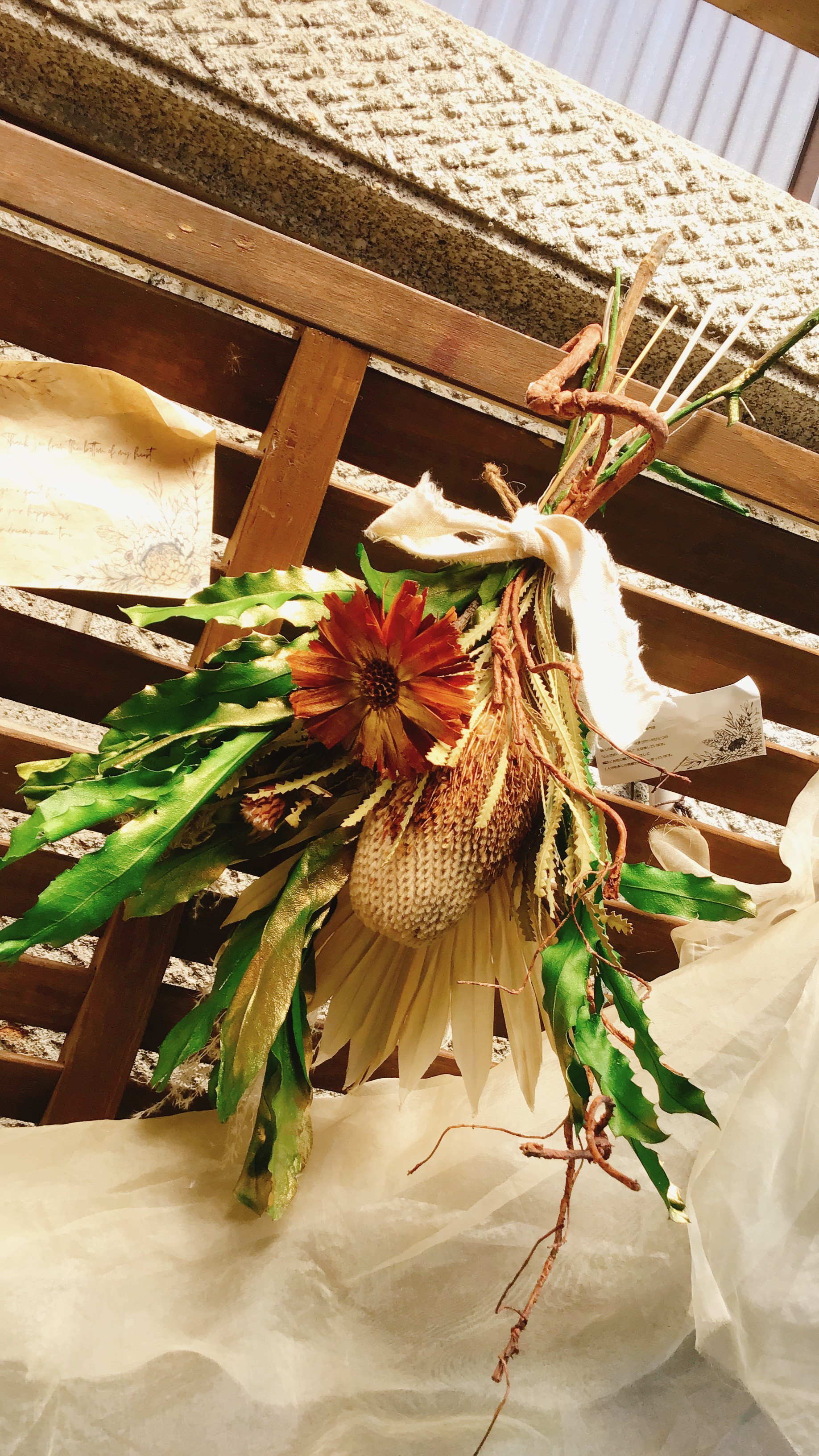 【秋限定2024】 バンクシア、マダラスカルの葉ゴールドがお洒落！ボタニカルナチュラルスワッグ♡クリスマスギフト