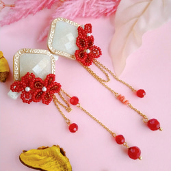 シノワズリ・赤い花と赤いガラス。白いボタンのイヤリング　大ぶり　ゴージャス　お姫様風　中国時代劇　浴衣にも 8枚目の画像