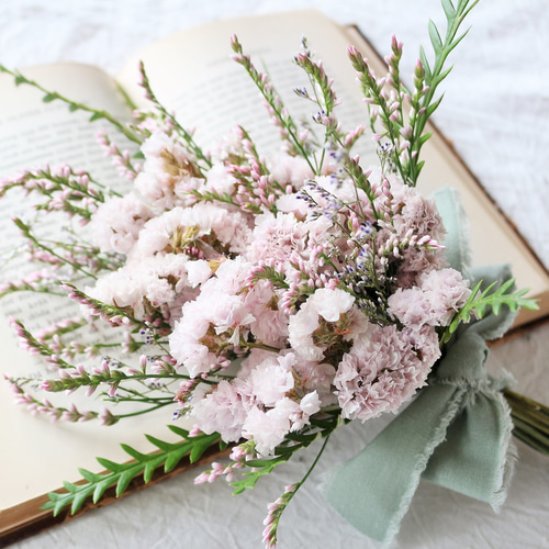 ラッピング無料！いちごミルク色のもこもこスワッグ☆スターチス  