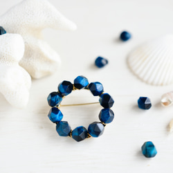 【ブローチ ・S（M／Lサイズに変更可能）】青の洞窟の結晶 絶妙なブルー〜ブルーグリーン　天然石　タイガーアイ・特集掲載 9枚目の画像