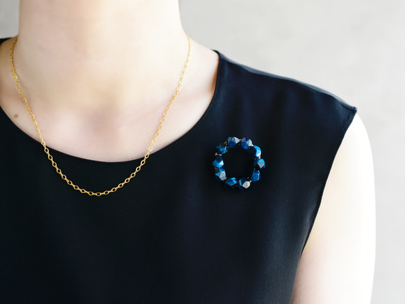 【ブローチ ・S（M／Lサイズに変更可能）】青の洞窟の結晶 絶妙なブルー〜ブルーグリーン　天然石　タイガーアイ・特集掲載 3枚目の画像