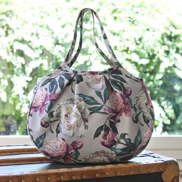 在庫一掃セール送料無料✩丸バッググレー花柄 1枚目の画像