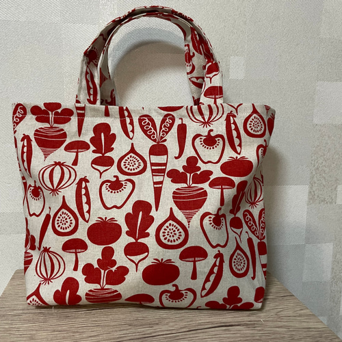 ハンドメイド 【新作】お散歩トートバッグ 綿生地 お野菜柄 レッド 012 