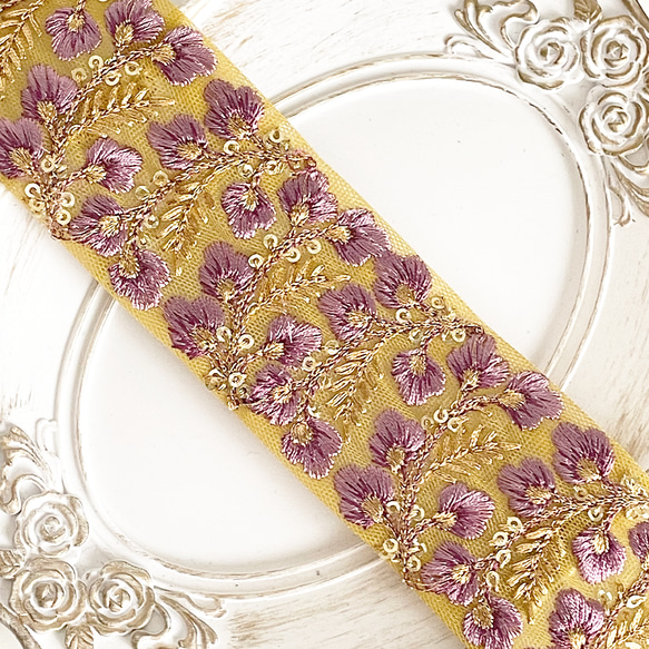 [ 319 ] 黄色 紫 総柄 花柄 幅:5cm インド刺繍 リボン 1枚目の画像