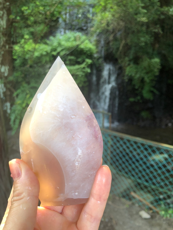 虹入り☆アメジストアゲート置き物⭐︎瀧川神社にて浄化☆インテリアに♪259ｇ！120mm☆No.2 1枚目の画像