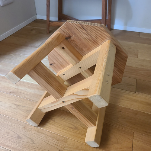 八角形の木目スツール 花台 踏み台 子ども椅子 サイドテーブル